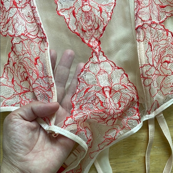 Savage X Fenty Red and Cream Bra with Underwire Support - Picture 4 of 10